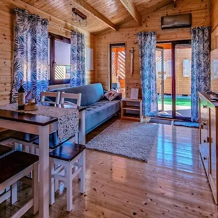 Homes With Terraces, Sauna Whirlpool 別荘 *